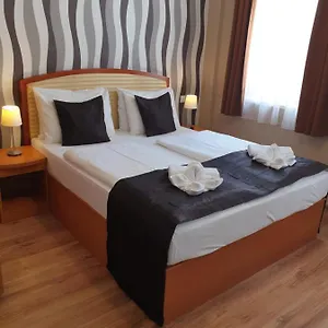 https://six-inn-hotel.inbudapesthotels.com