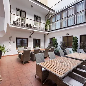 Old House 3* פראג