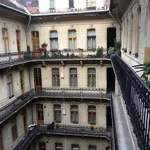 https://klauzal-apartman.inbudapesthotels.com